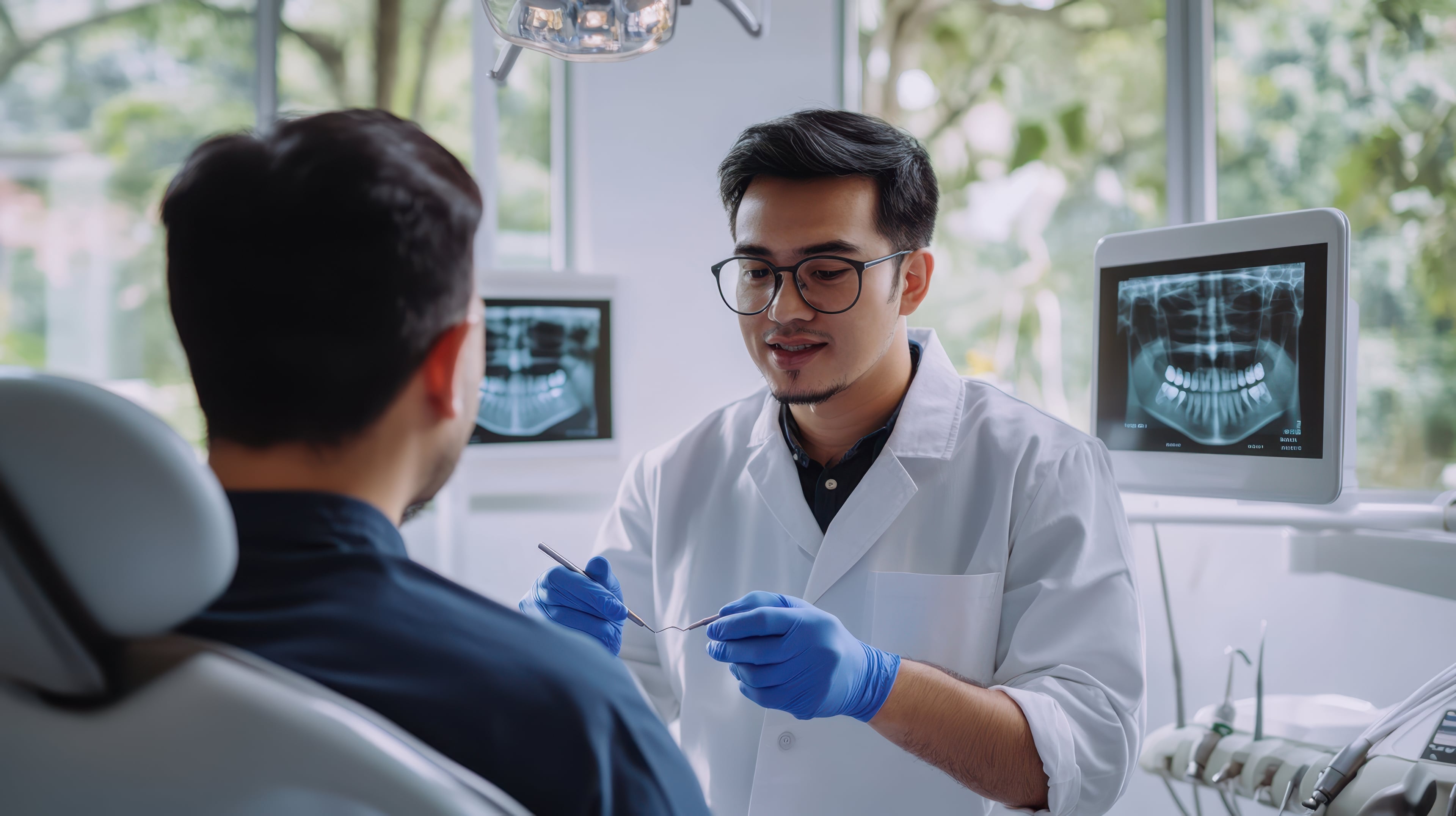 dentist-with-patient-consultation